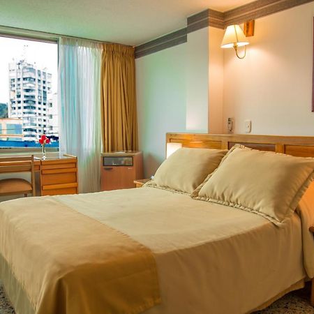 Hotel Villavicencio Plaza Bagian luar foto