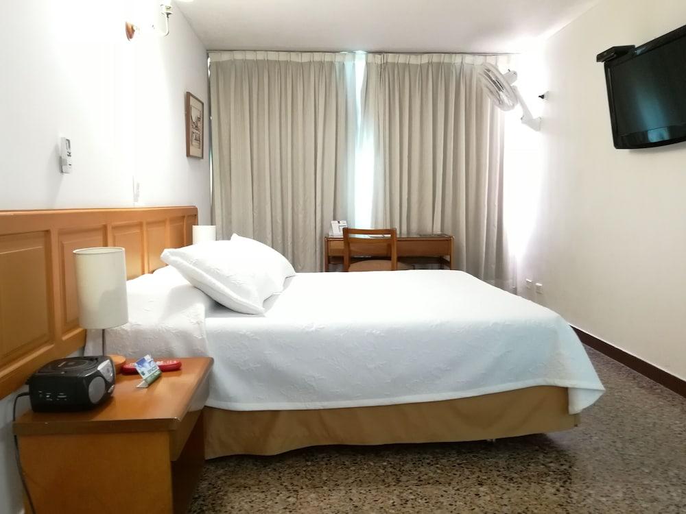 Hotel Villavicencio Plaza Bagian luar foto