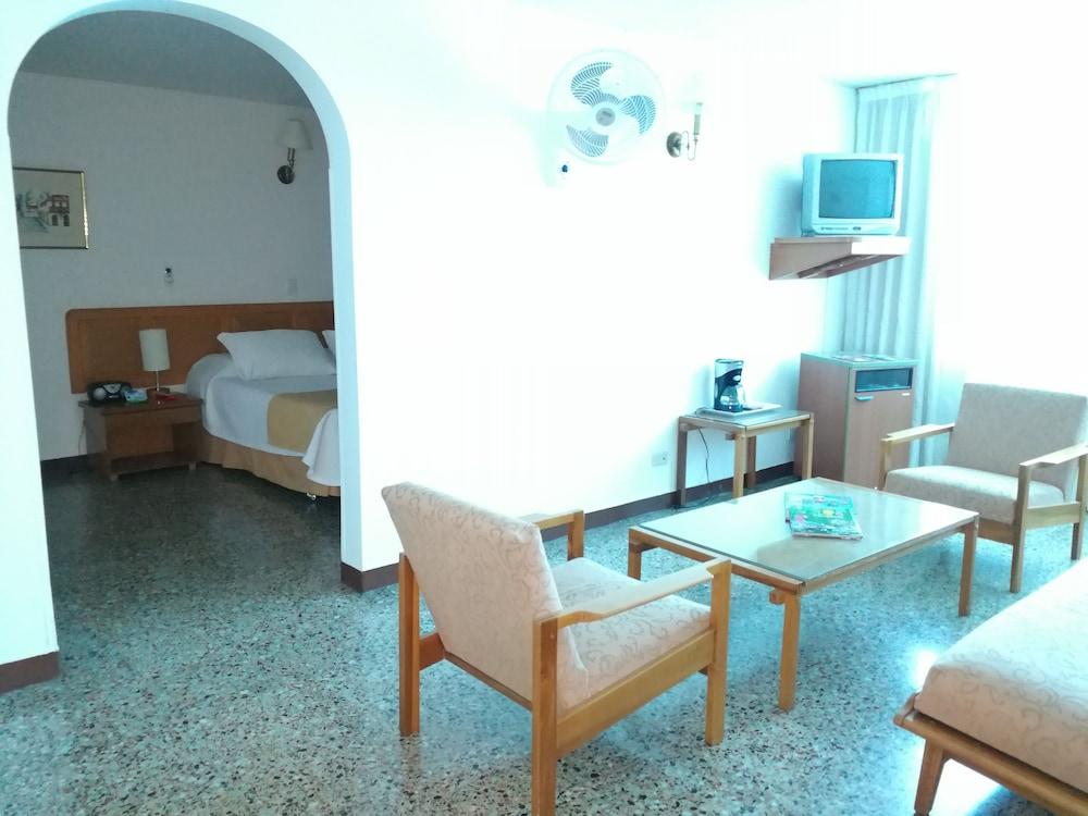 Hotel Villavicencio Plaza Bagian luar foto