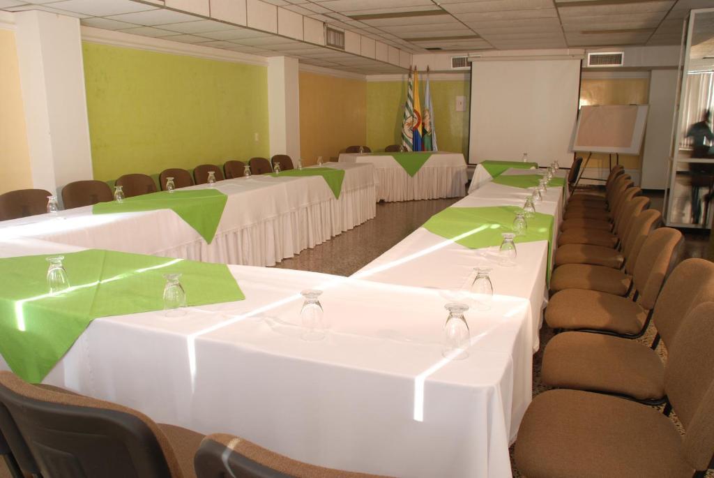 Hotel Villavicencio Plaza Bagian luar foto