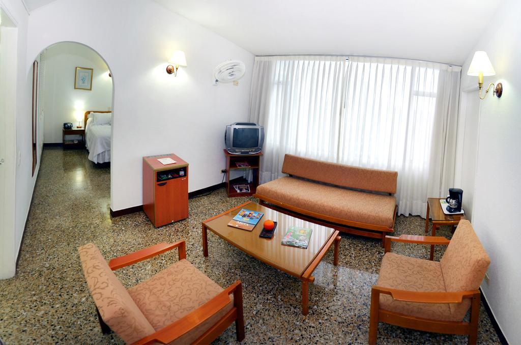 Hotel Villavicencio Plaza Bagian luar foto