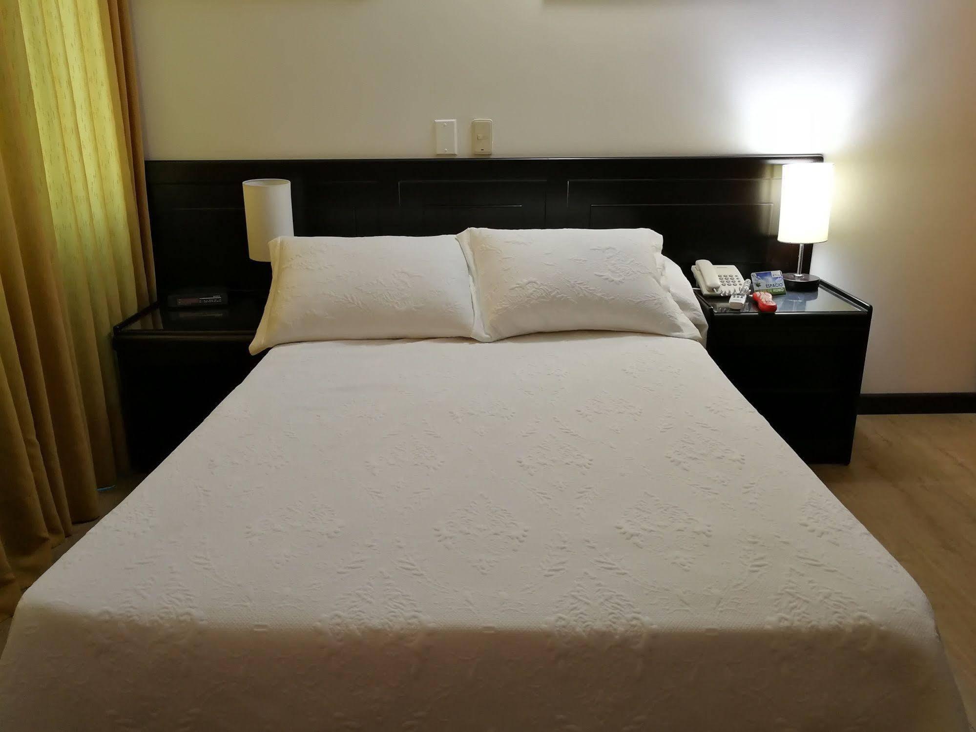 Hotel Villavicencio Plaza Bagian luar foto