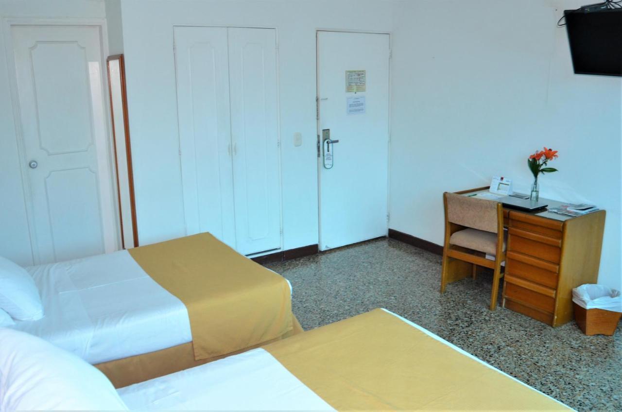 Hotel Villavicencio Plaza Bagian luar foto