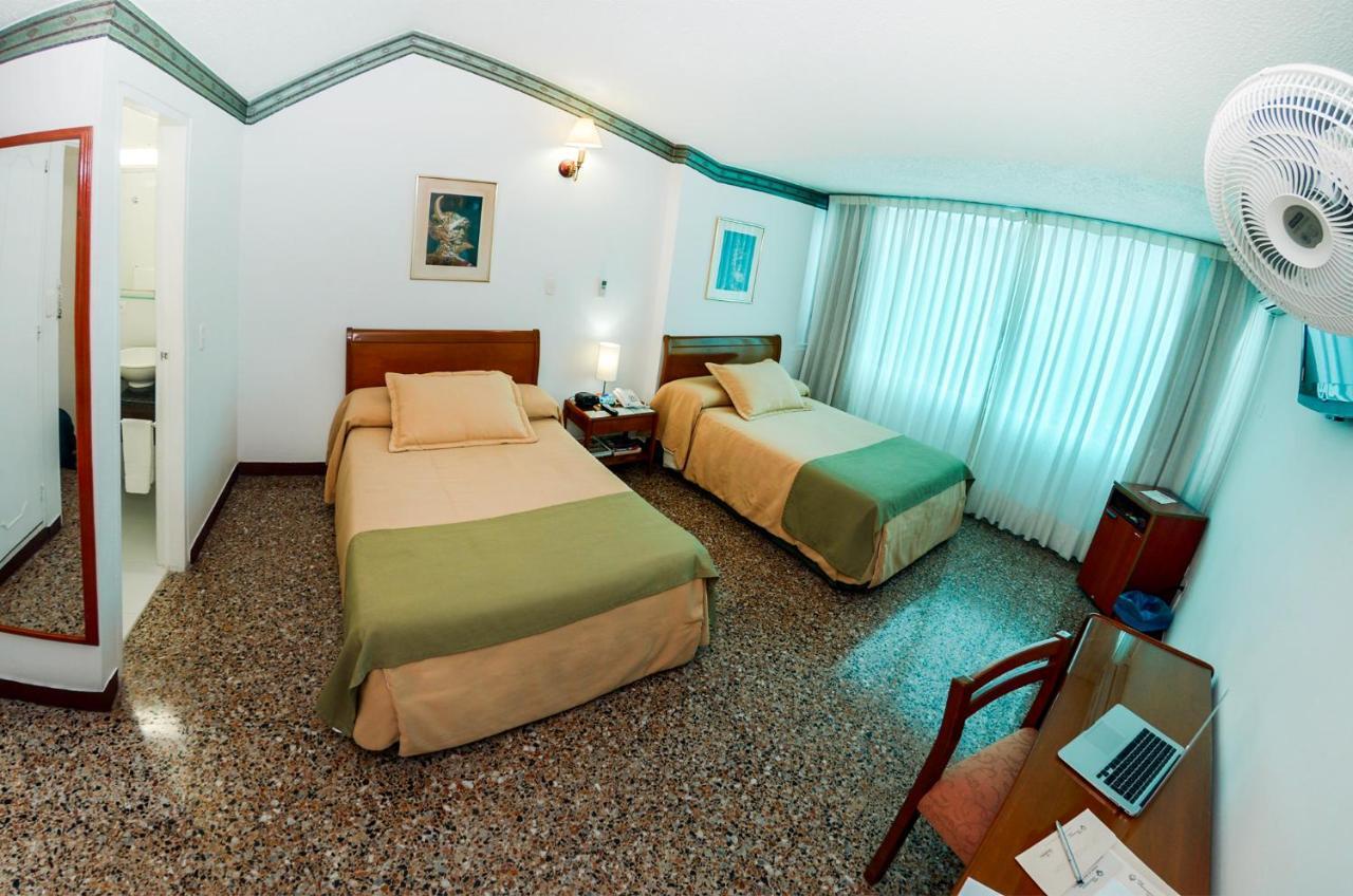 Hotel Villavicencio Plaza Bagian luar foto